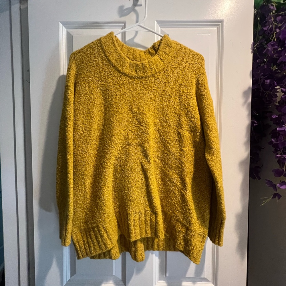 Old navy yellow sweater